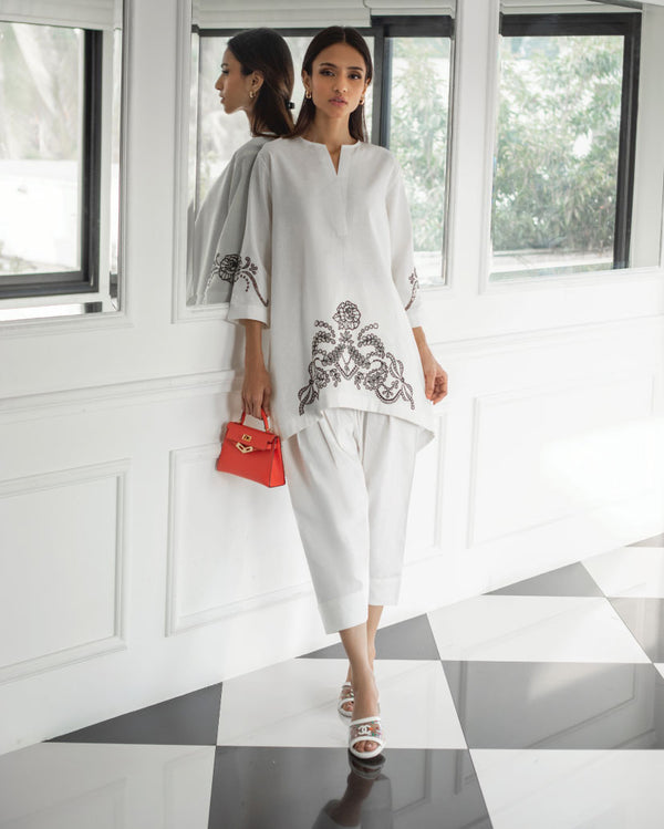 B/W cutwork